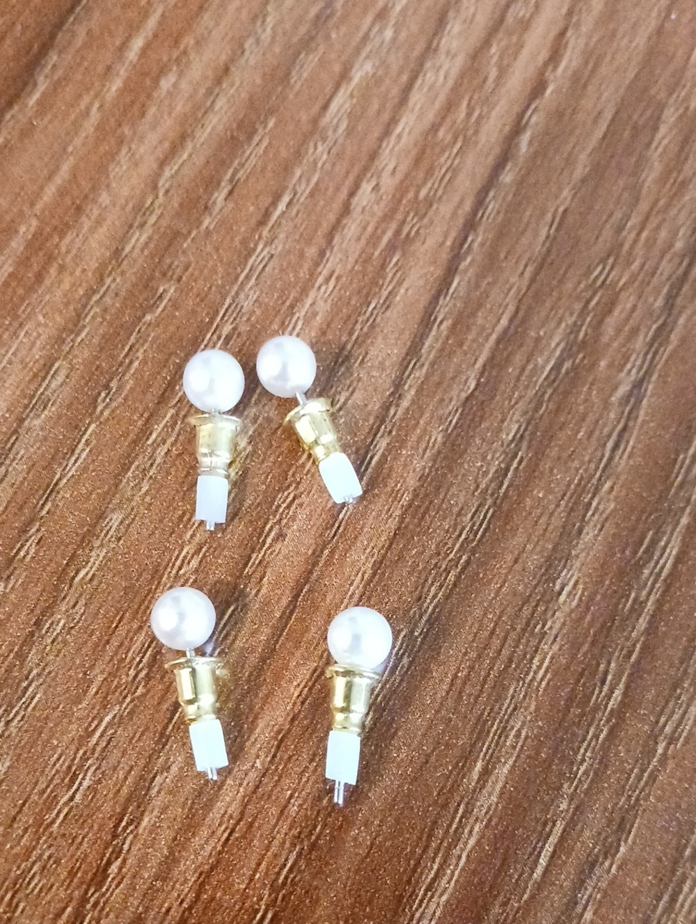 Source Unknown Pearl Stud Earrings with Gold Accents - White